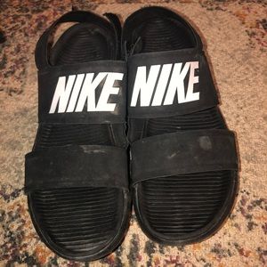 how to clean nike flip flops